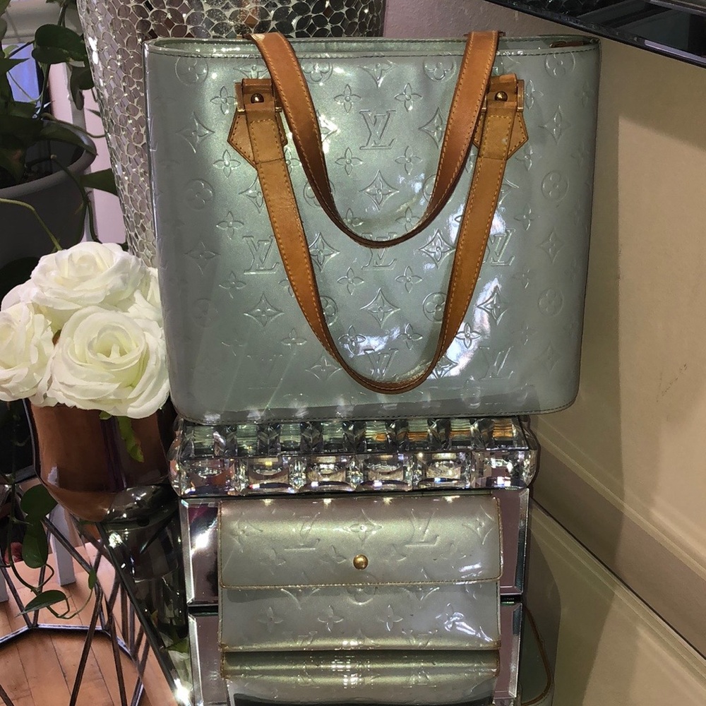Authentic Vernis Louis Vuitton Handbag/wallet set